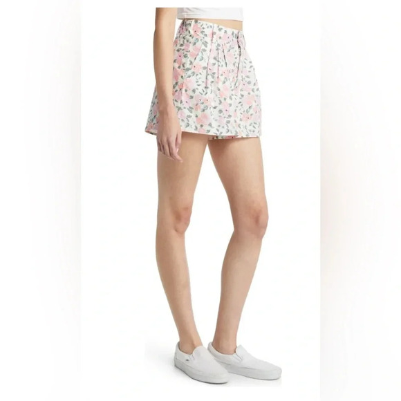 BP High waisted Floral Shorts, size Medium - Picture 3 of 6